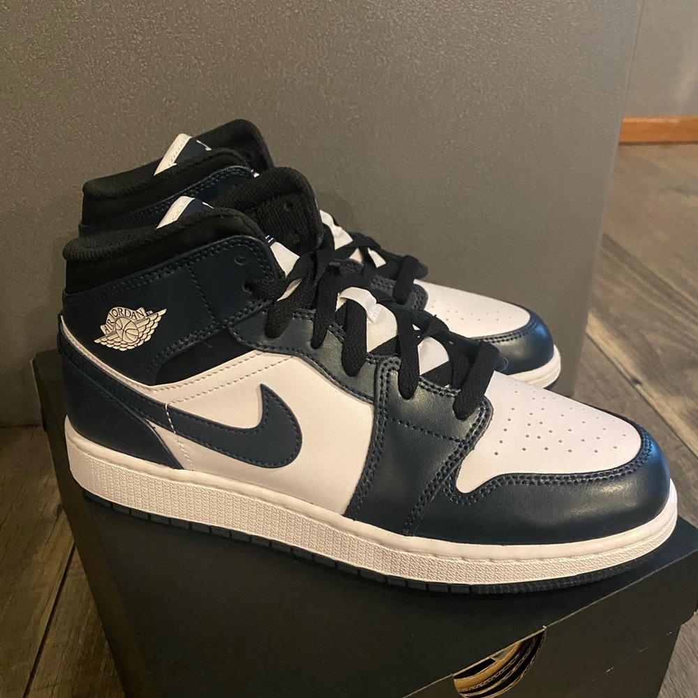 Air Jordan 1 mid. Deep teal color. Never worn. Size 7 youth.